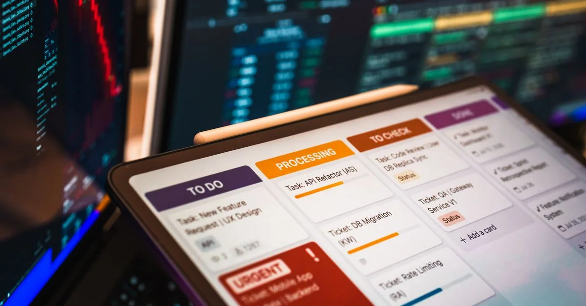 Tableau Kanban affiché à l'écran avec graphiques et analyses de données dans un environnement de bureau moderne.